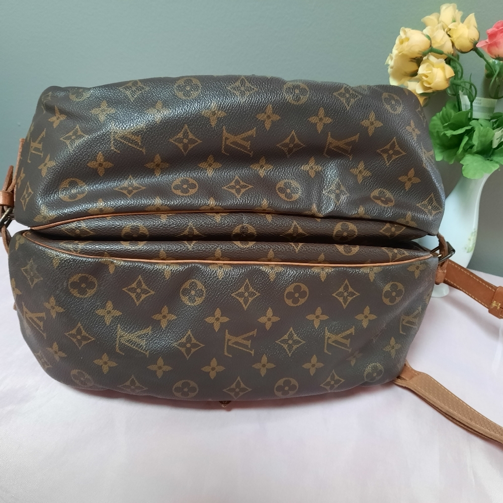 Authentic Louis Vuitton SAUMUR 35 monogram canvas Crossbody shoul… - Picture 16 of 16